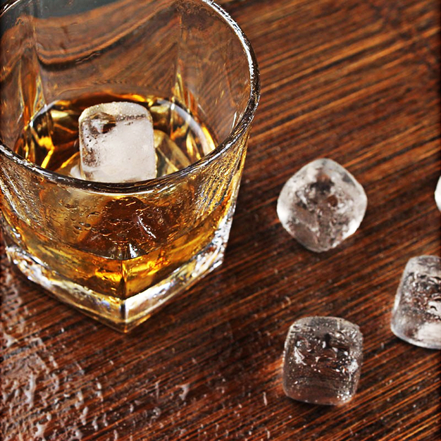 Natural Rock Quartz Whiskey Stones Crystal Whisky Bar Ice Stone Set