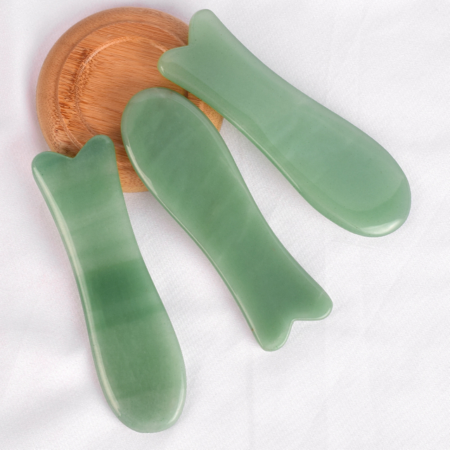 Fishtail-Shaped Green Aventurine Guasha Scraping Stone for Spa Relaxing Meditation Massage