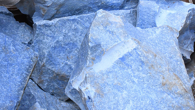 Plenty of raw stones 4