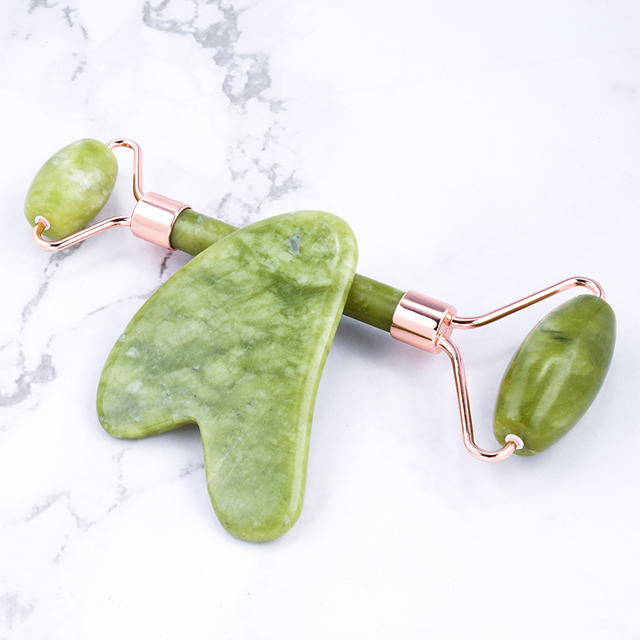 Wholesale High Quality Green Jade Roller Gua Sha Set Face Roller And Gua Sha Stone Supplier